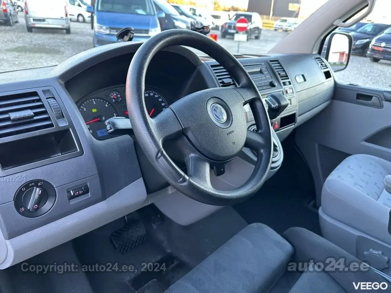 Volkswagen Caravelle 2.5 96kW