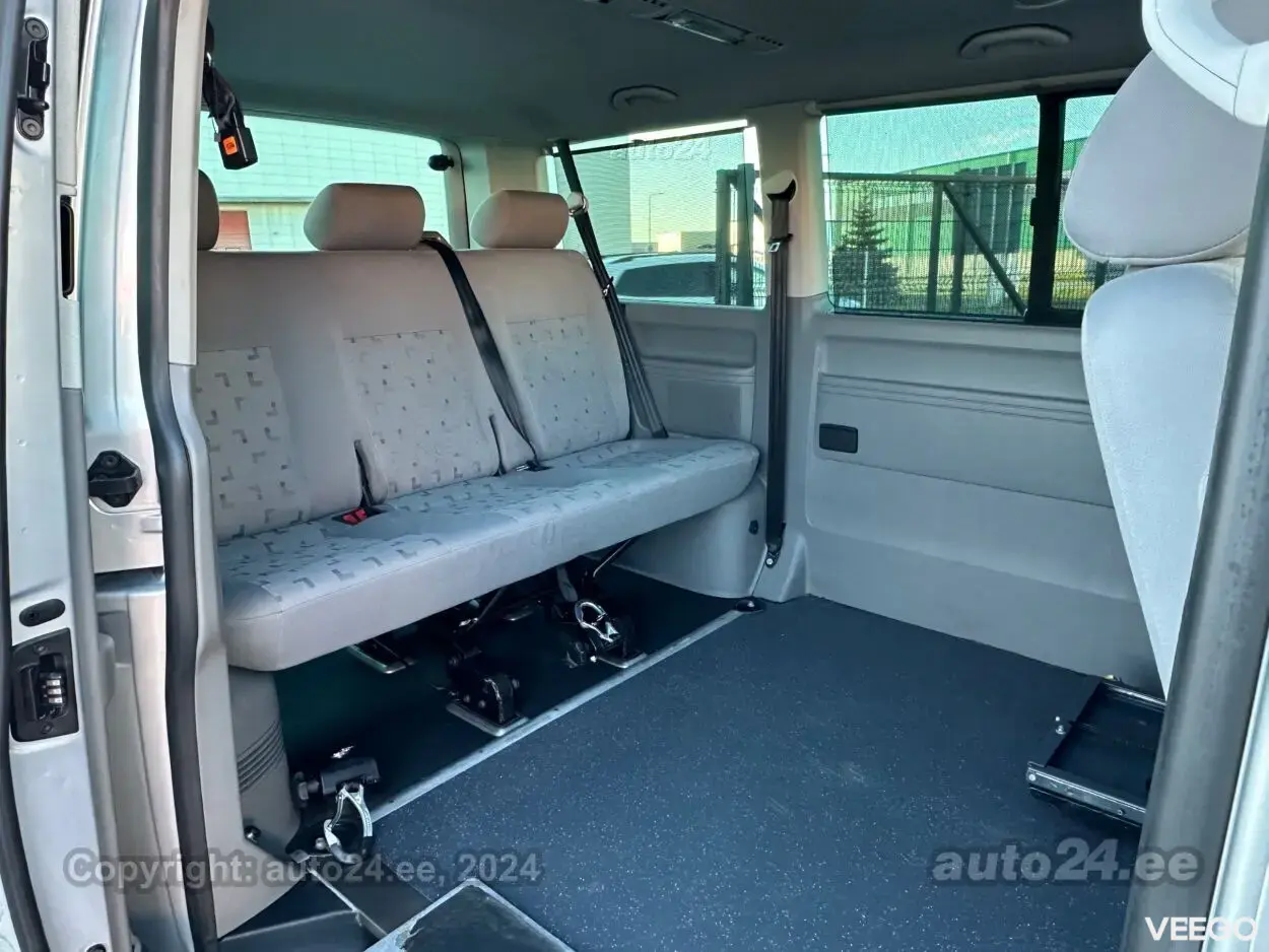 Volkswagen Caravelle 2.5 96kW