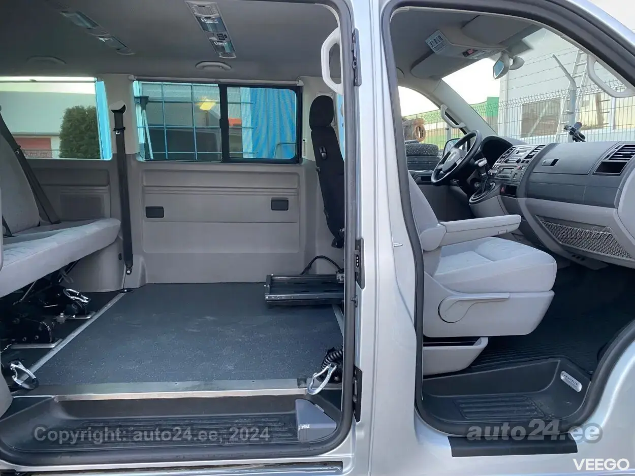 Volkswagen Caravelle 2.5 96kW