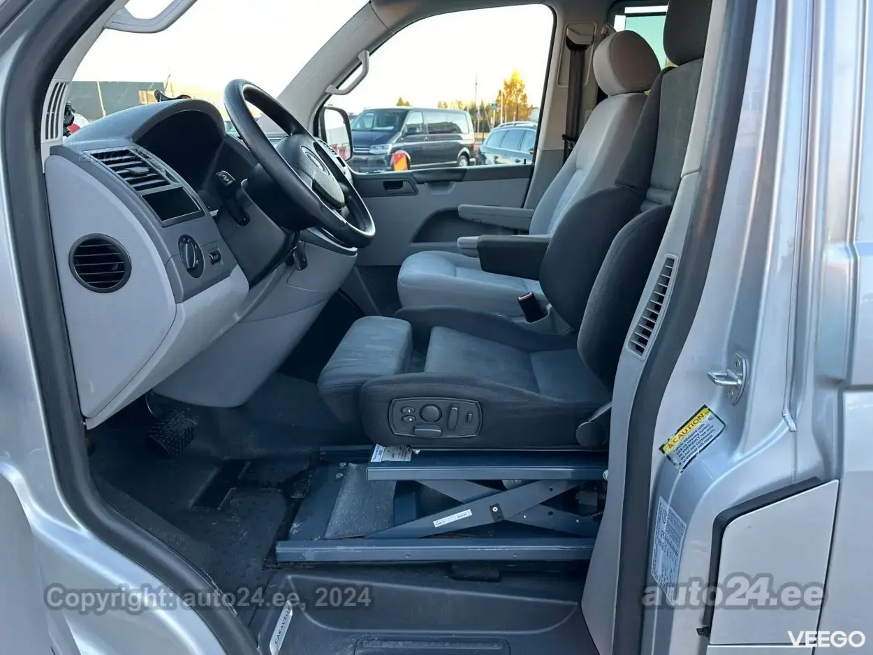 Volkswagen Caravelle 2.5 96kW