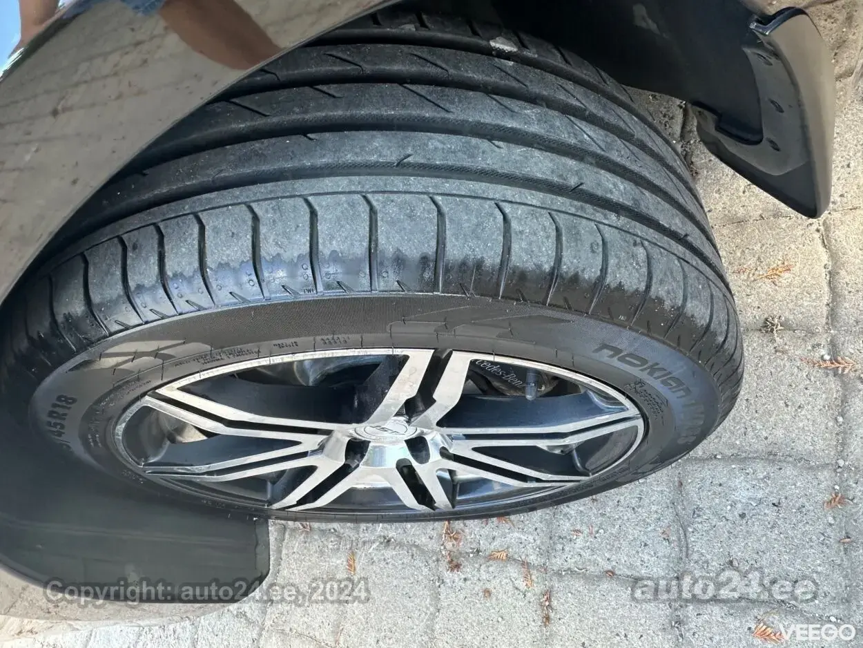 Mercedes-Benz V220 2.1 120kW