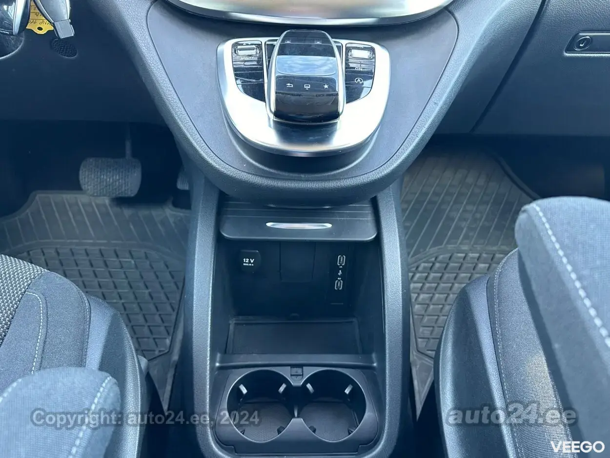 Mercedes-Benz V220 2.1 120kW