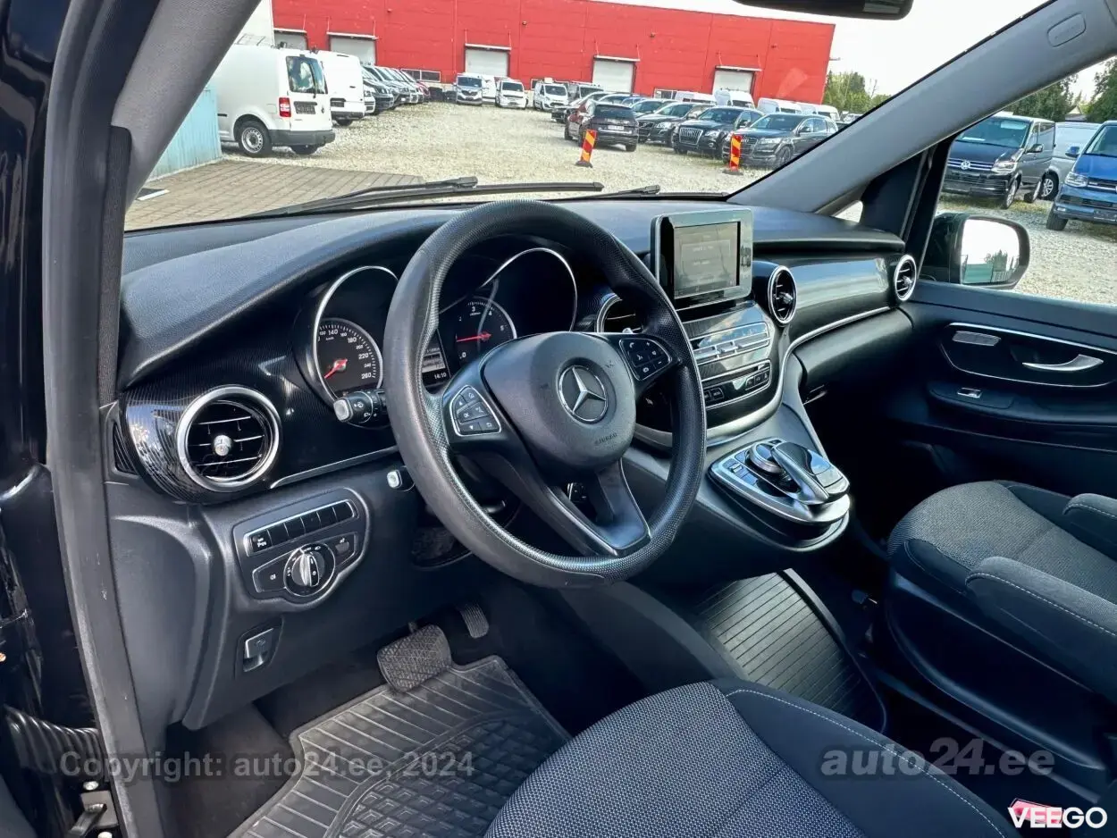 Mercedes-Benz V220 2.1 120kW
