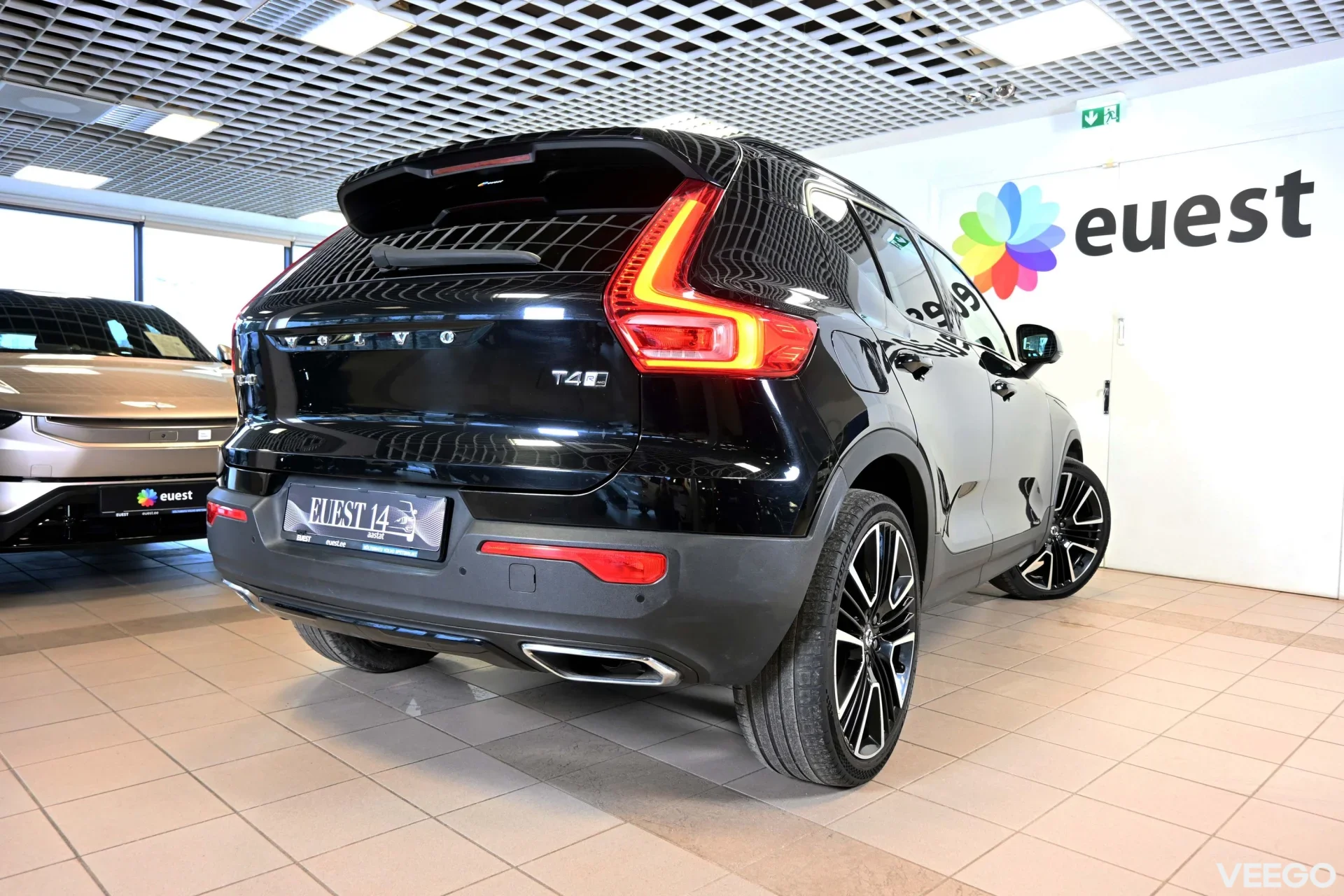 Volvo XC40 AWD H&K R-DESIGN XENIUM INTELLI PRO FULL 140kW