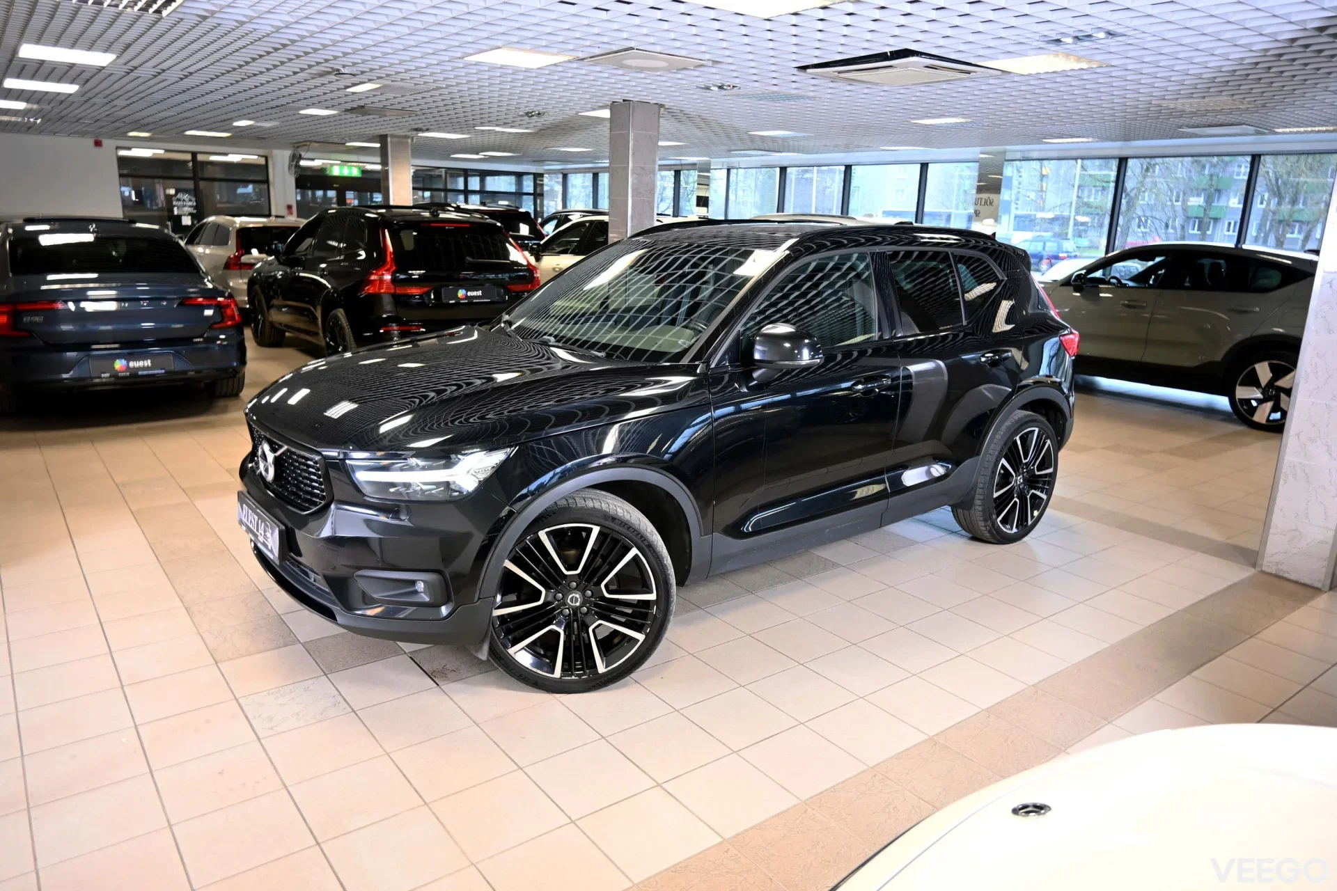 Volvo XC40 AWD H&K R-DESIGN XENIUM INTELLI PRO FULL 140kW