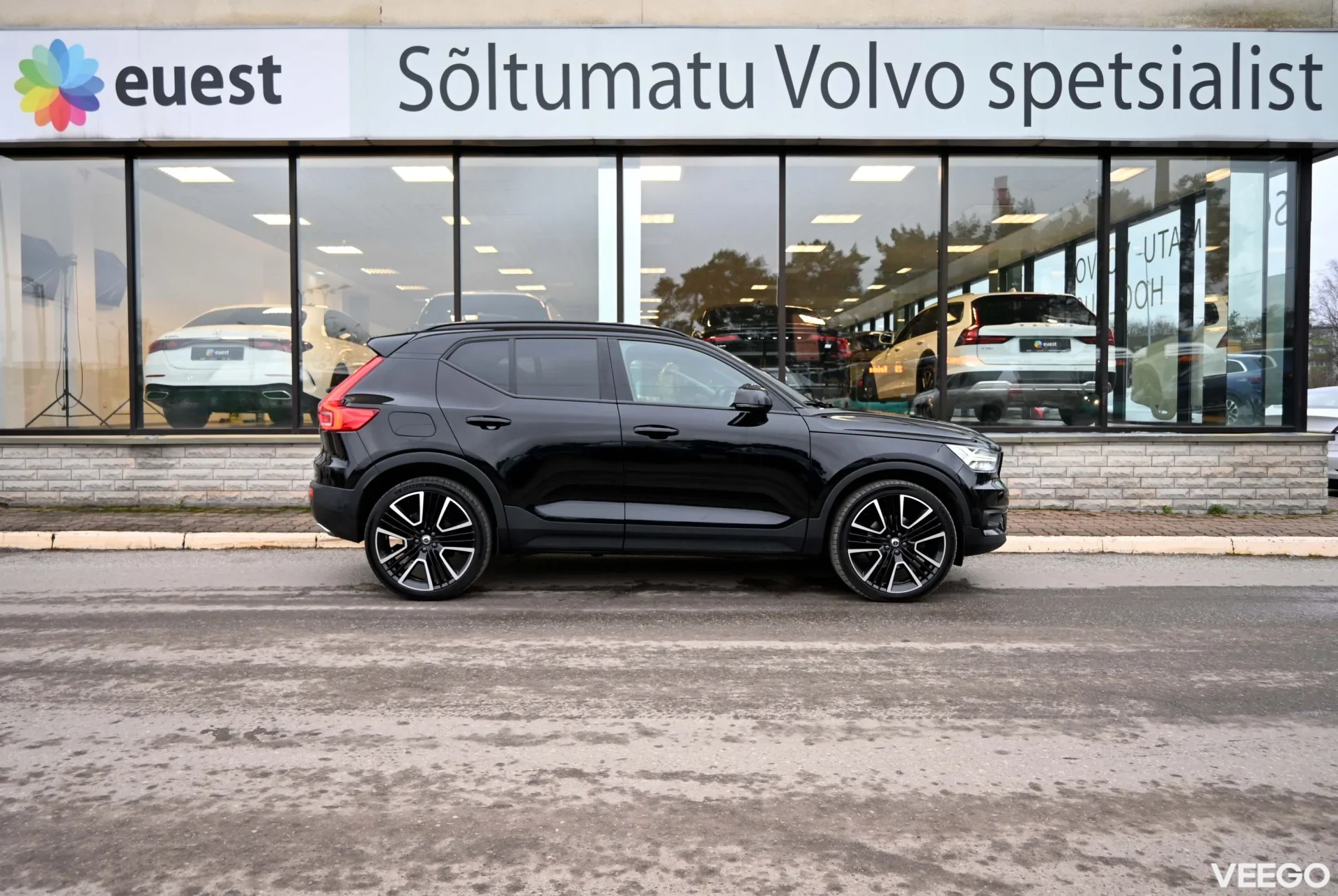 Volvo XC40 AWD H&K R-DESIGN XENIUM INTELLI PRO FULL 140kW