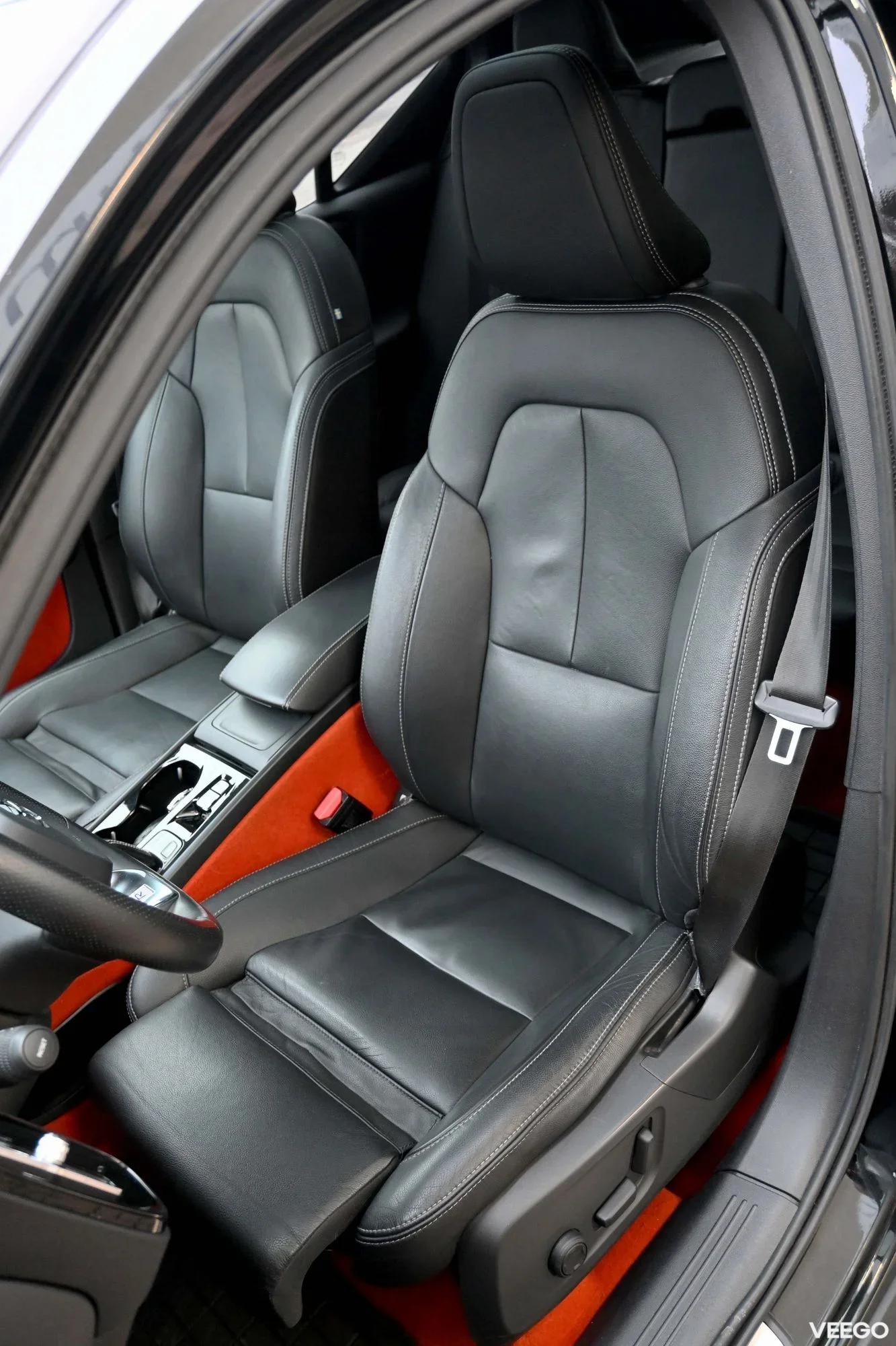 Volvo XC40 AWD H&K R-DESIGN XENIUM INTELLI PRO FULL 140kW