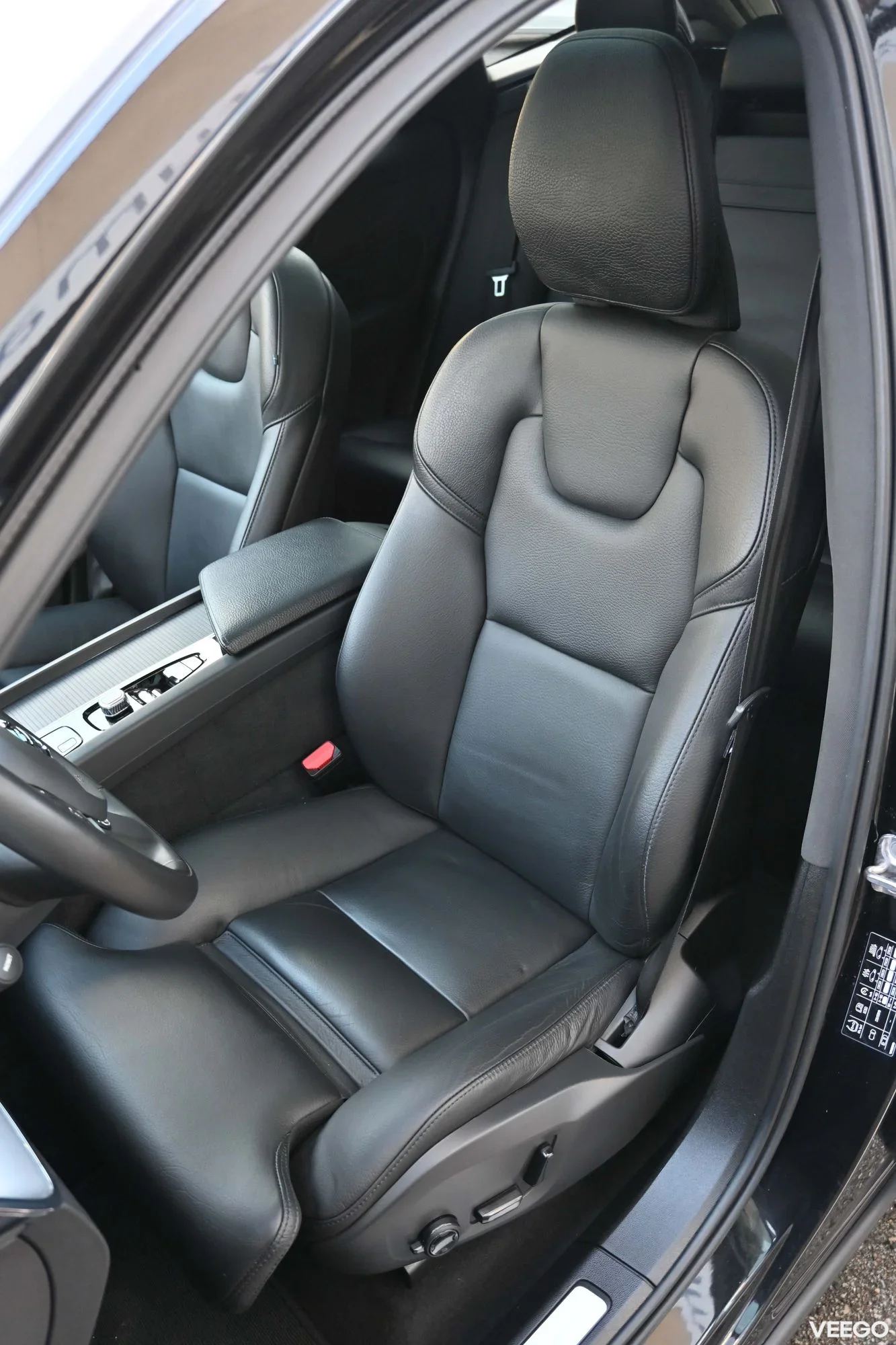 Volvo XC60 AWD R-DESIGN XENIUM INTELLI SAFE PRO 2 251kW