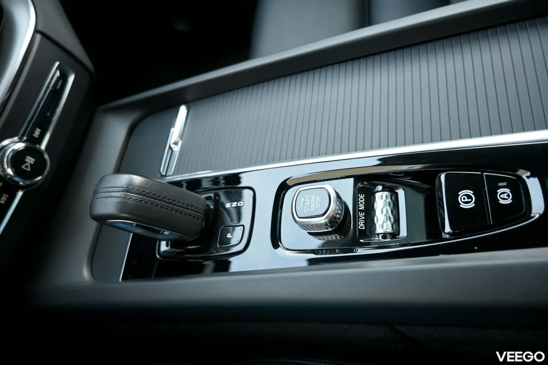 Volvo XC60 AWD R-DESIGN XENIUM INTELLI SAFE PRO 2 251kW