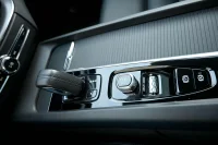 Volvo XC60 AWD R-DESIGN XENIUM INTELLI SAFE PRO 2 251kW thumbnail