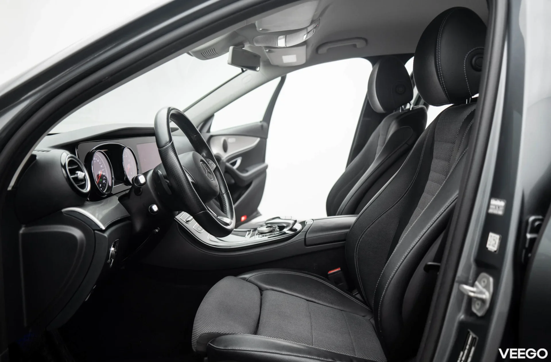 Mercedes-Benz E350 e Avantgarde 2.0 210kW