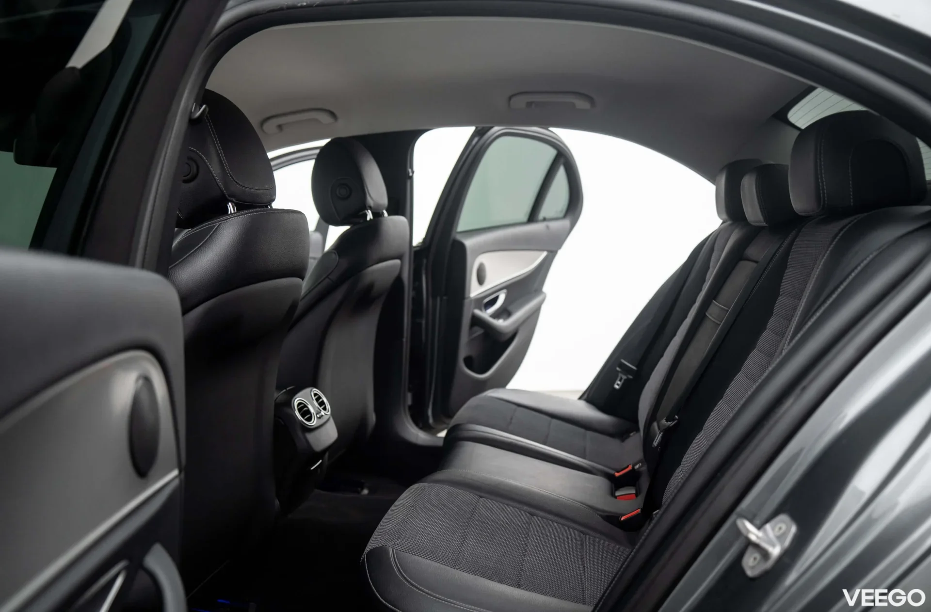 Mercedes-Benz E350 e Avantgarde 2.0 210kW