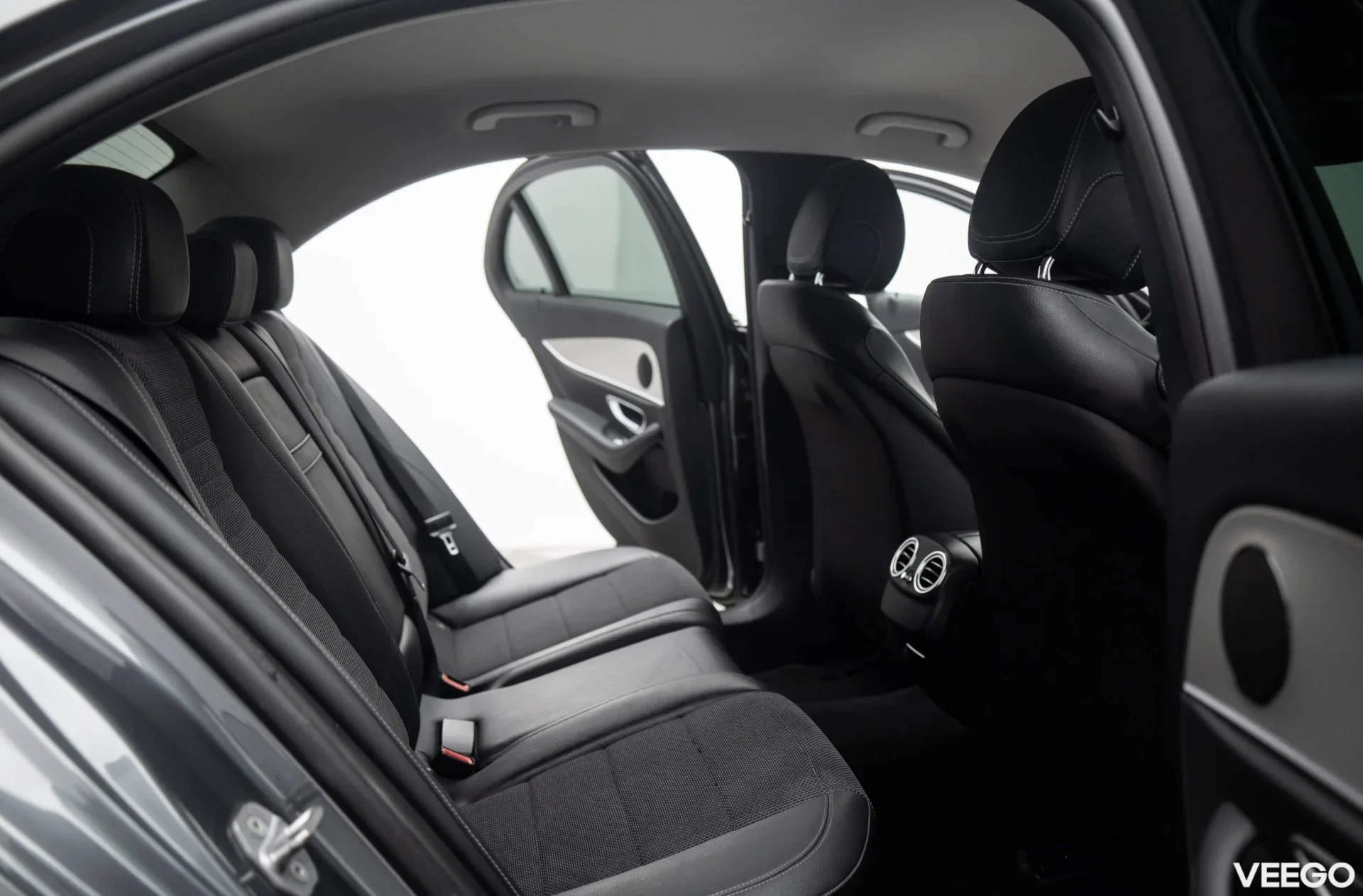 Mercedes-Benz E350 e Avantgarde 2.0 210kW