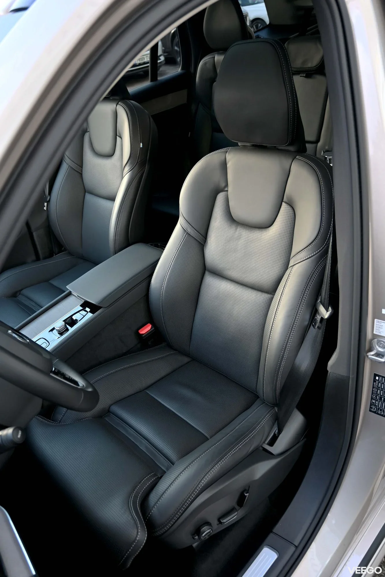 Volvo XC90 T8 TWIN ENGINE 7K AWD B&W 4C ULTRA DARK INTELLI SAFE PRO MY26 2 335kW