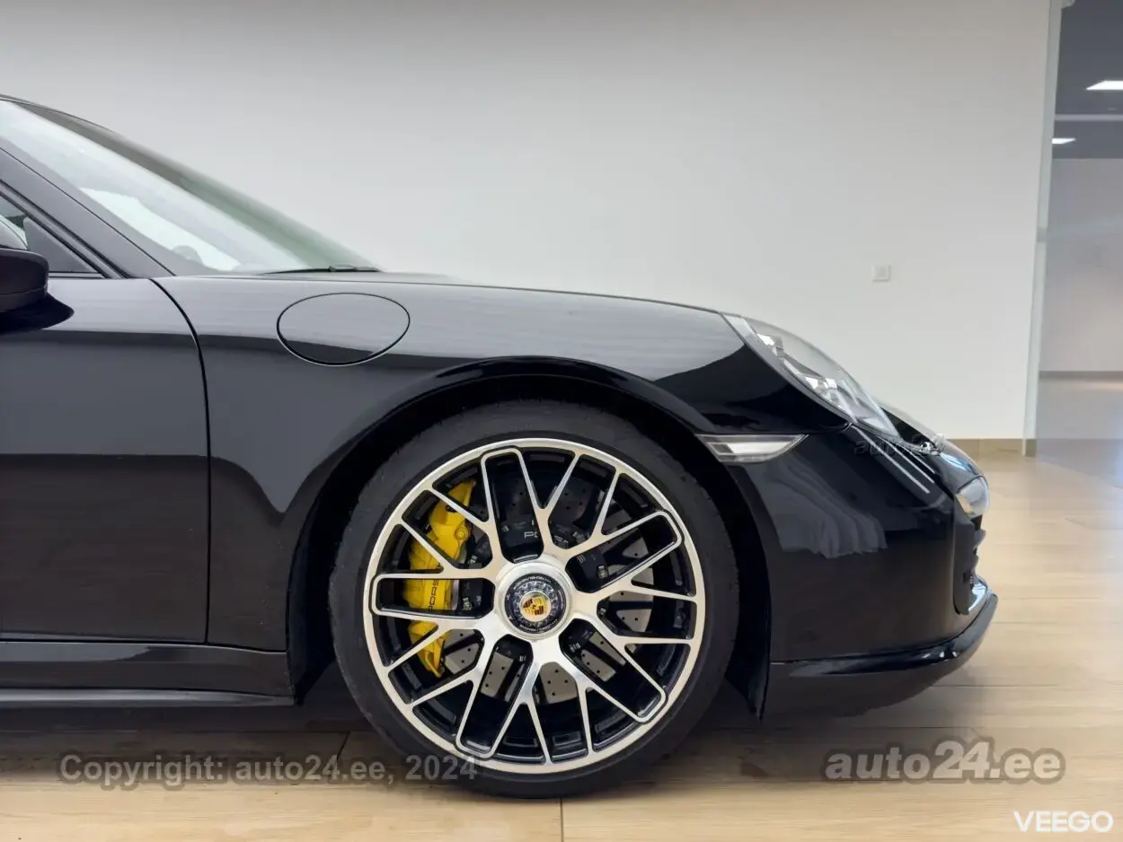 Porsche 911 Turbo S 3.8 412kW 3.8 412kW