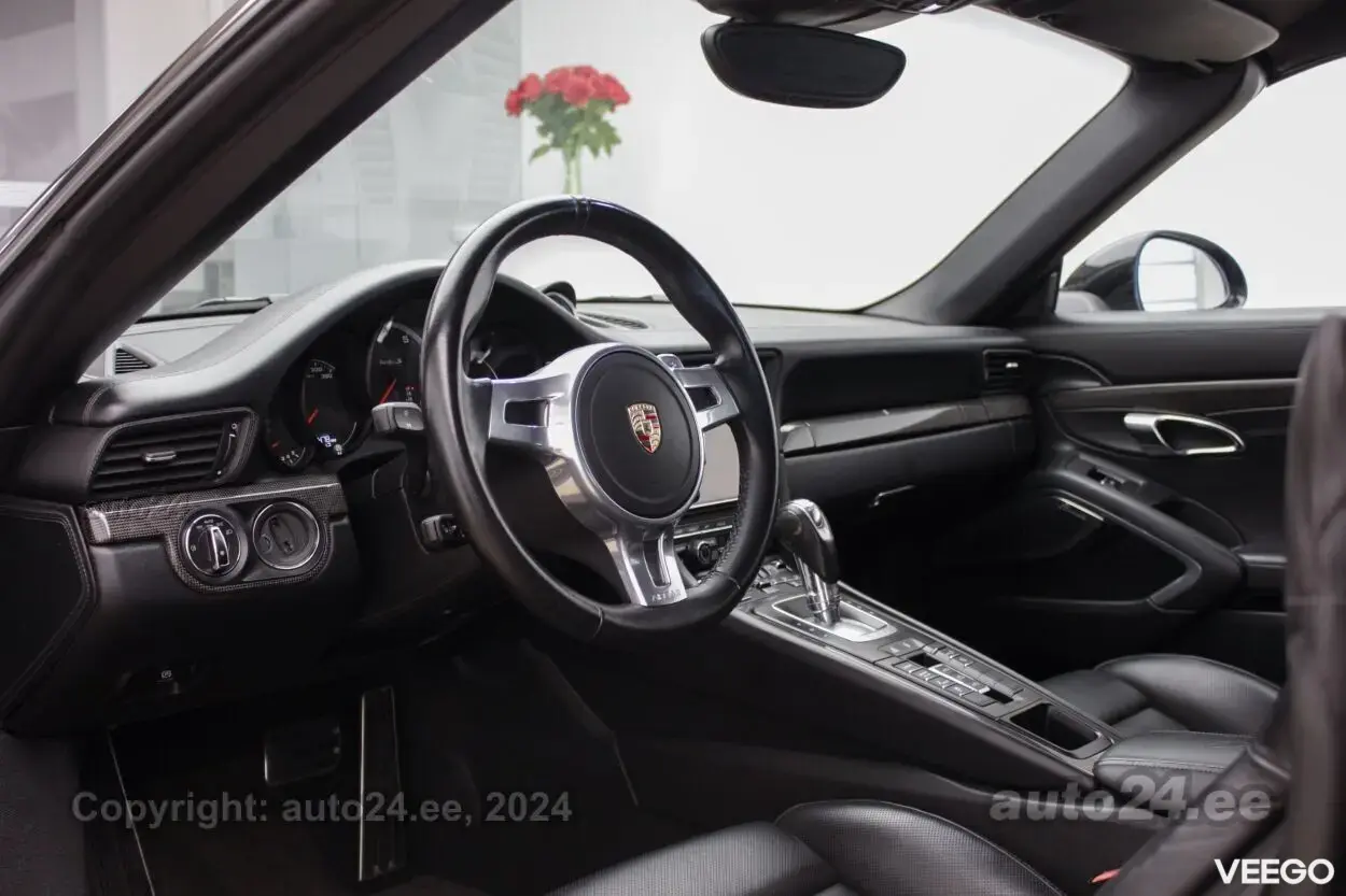 Porsche 911 Turbo S 3.8 412kW 3.8 412kW