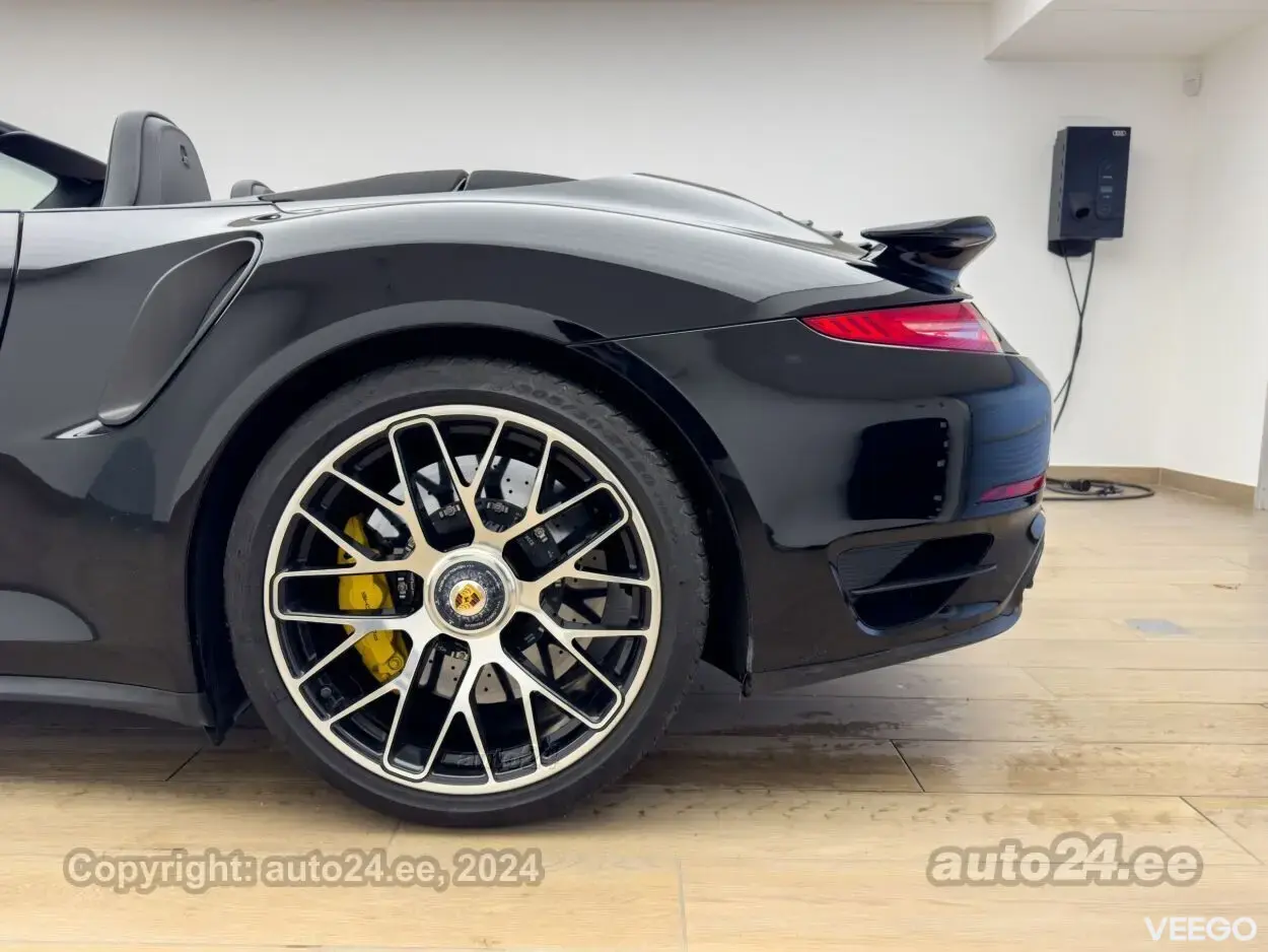 Porsche 911 Turbo S 3.8 412kW 3.8 412kW