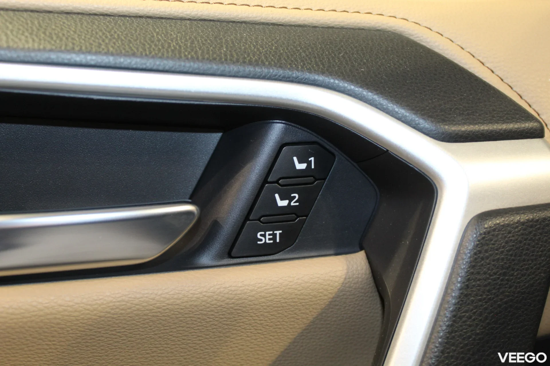 Toyota RAV4 Premium 4WD 2.5 131kW