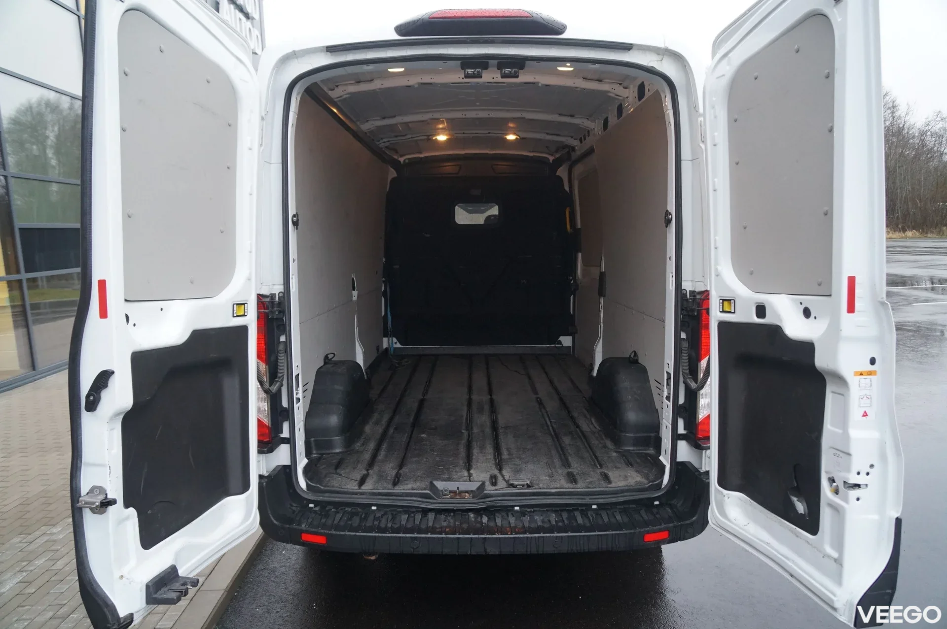 Ford Transit TDCI 350L VAN FWD 130HP 2 96kW