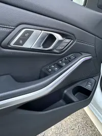 BMW 320 2.0 140kW thumbnail