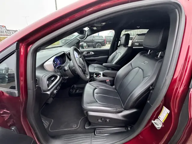 Image of Chrysler Pacifica Hybrid S 3.6 V6 Pentastar 3.6