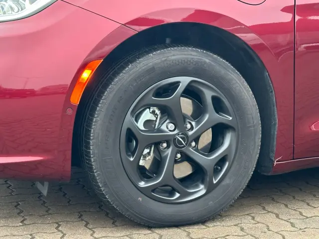 Image of Chrysler Pacifica Hybrid S 3.6 V6 Pentastar 3.6