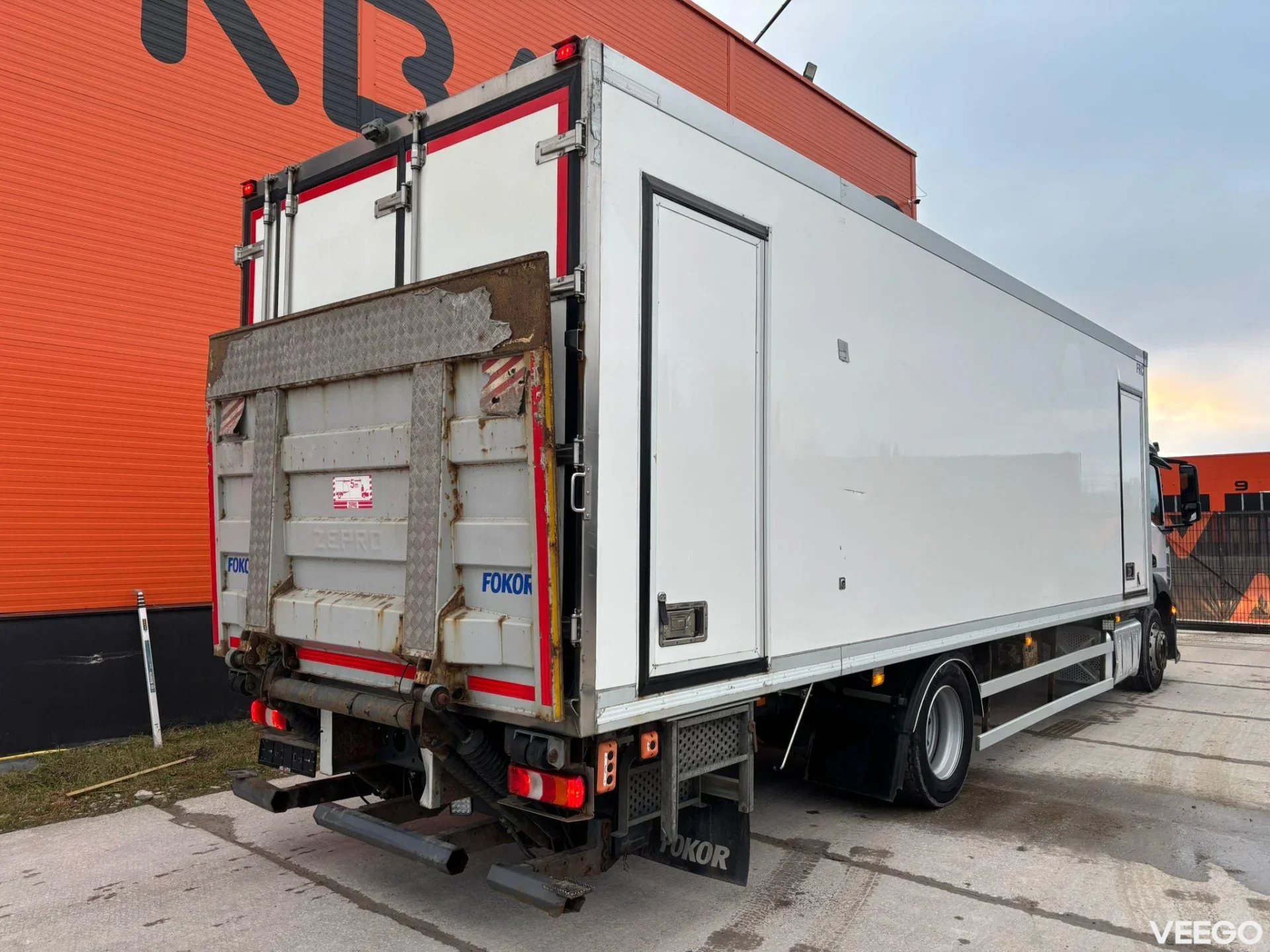 Mercedes-Benz Antos THERMOKING T-1200R / BOX L=8501 mm 220kW