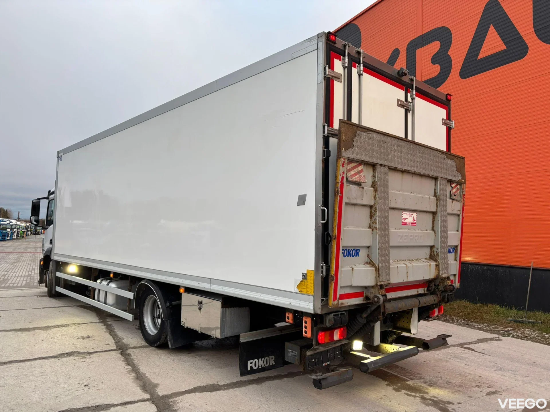 Mercedes-Benz Antos THERMOKING T-1200R / BOX L=8501 mm 220kW