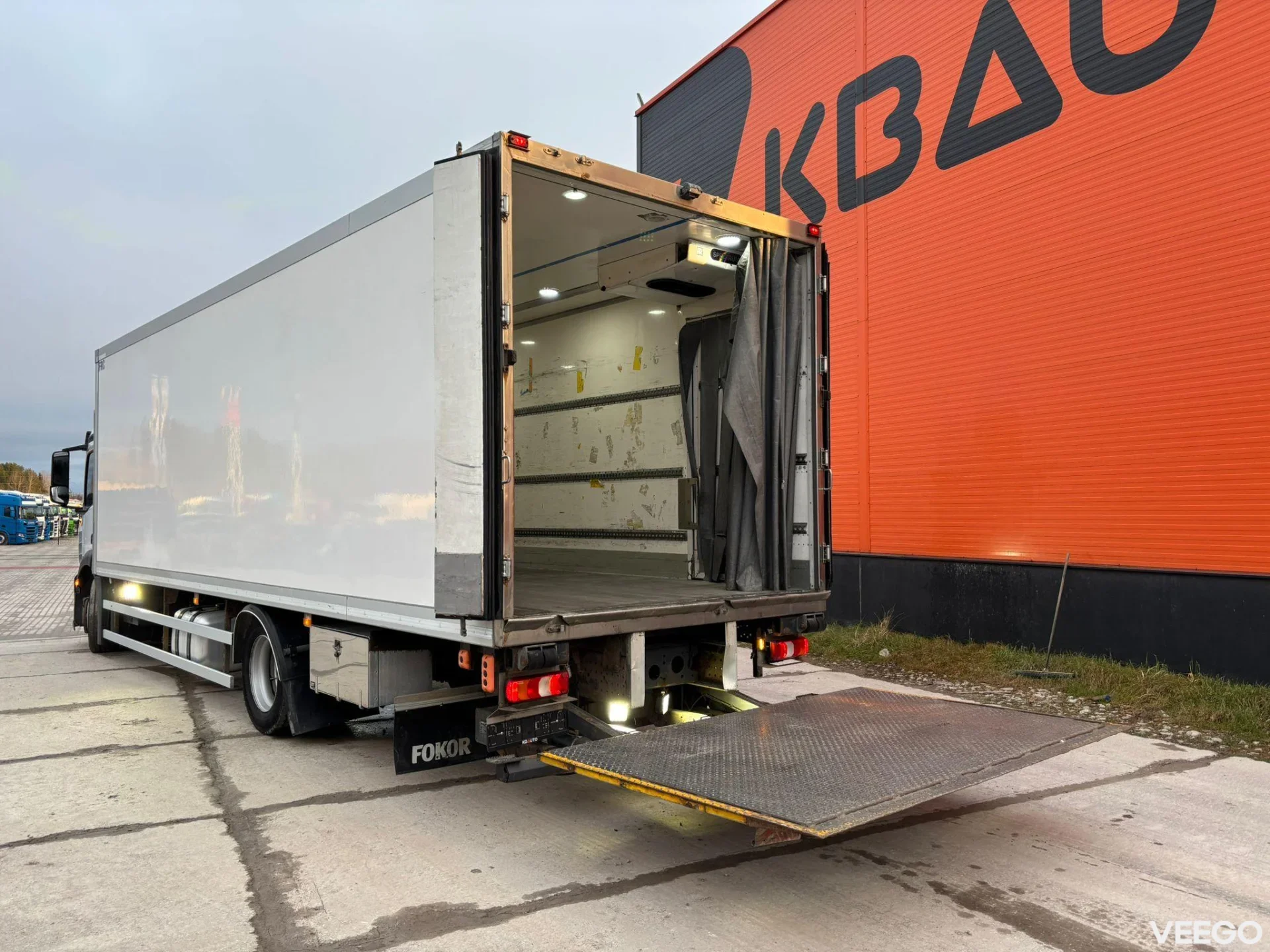 Mercedes-Benz Antos THERMOKING T-1200R / BOX L=8501 mm 220kW