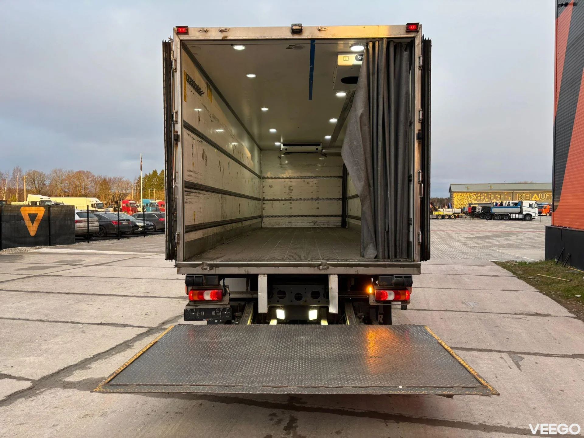 Mercedes-Benz Antos THERMOKING T-1200R / BOX L=8501 mm 220kW
