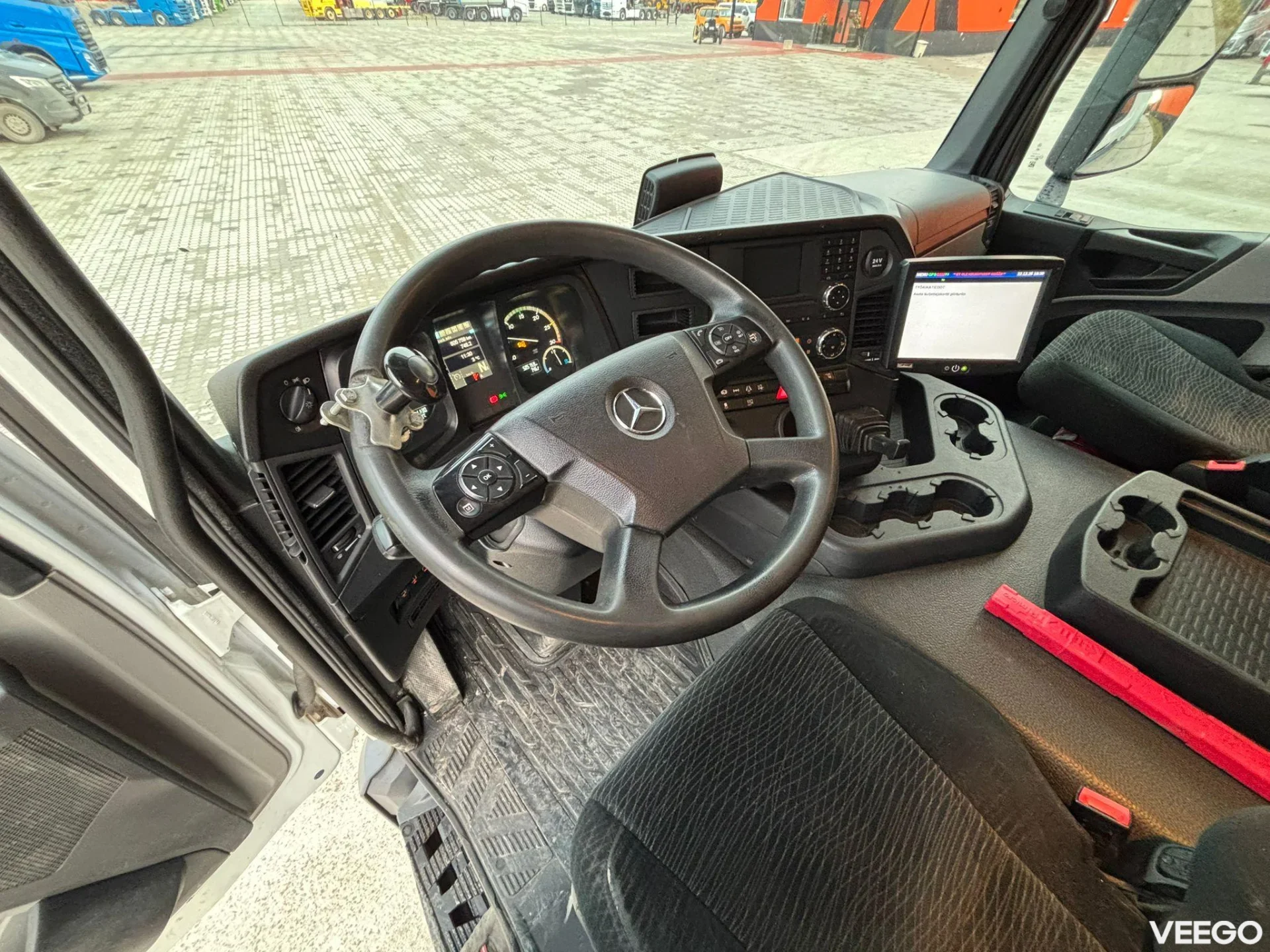 Mercedes-Benz Antos THERMOKING T-1200R / BOX L=8501 mm 220kW