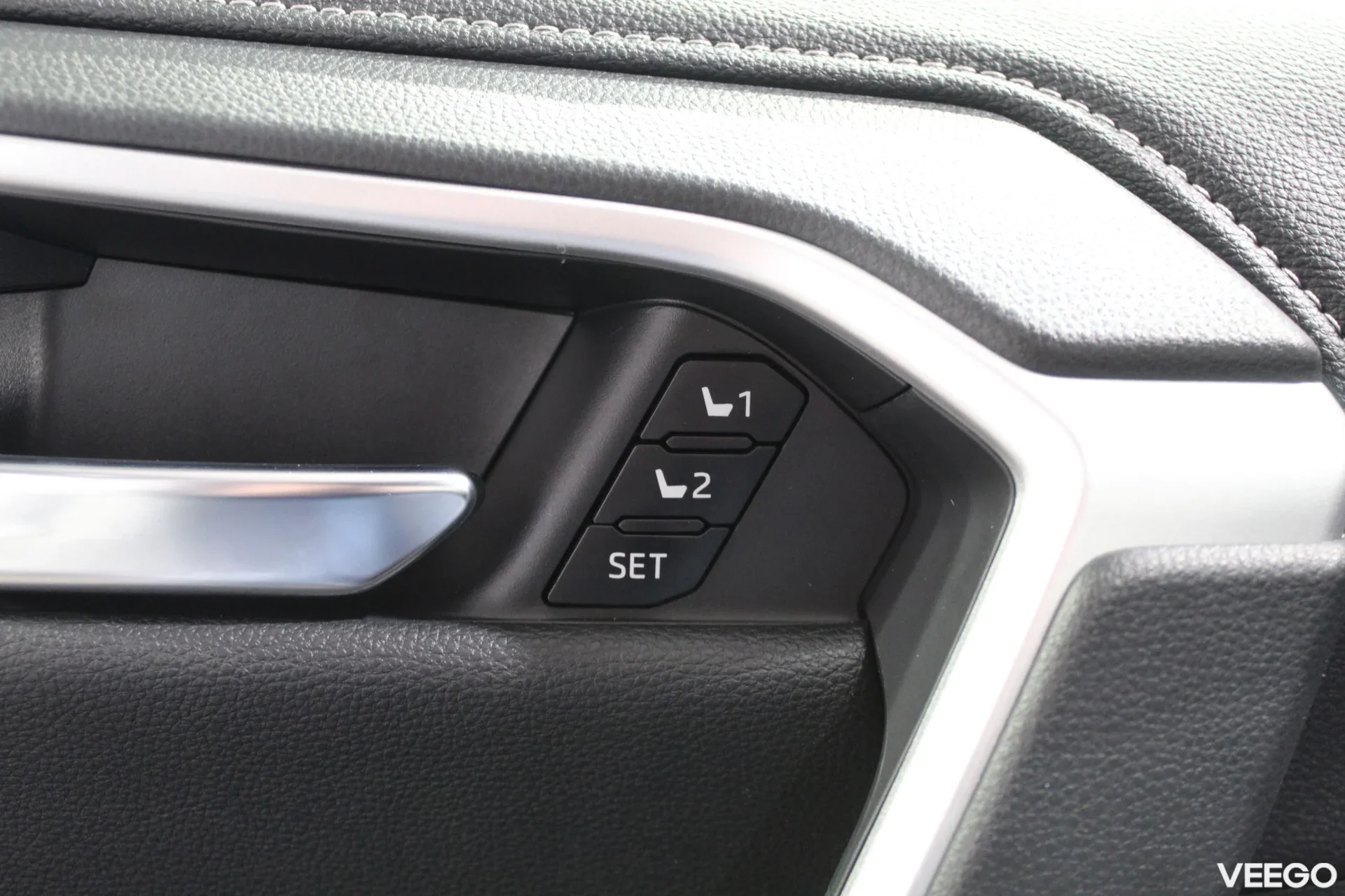 Toyota RAV4 Premium 4WD 2.5 131kW