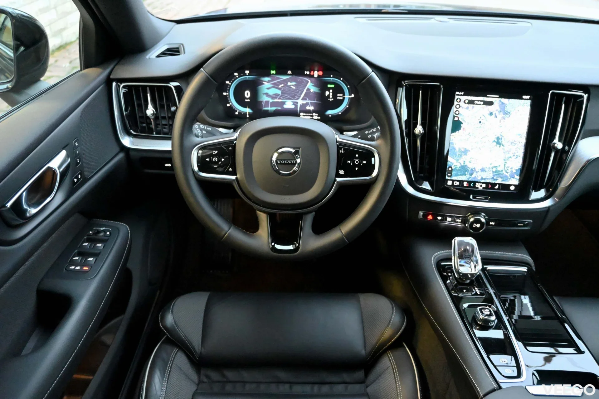 Volvo V60 AWD T6 PLUS DARK INTELLI SAFE 2 293kW