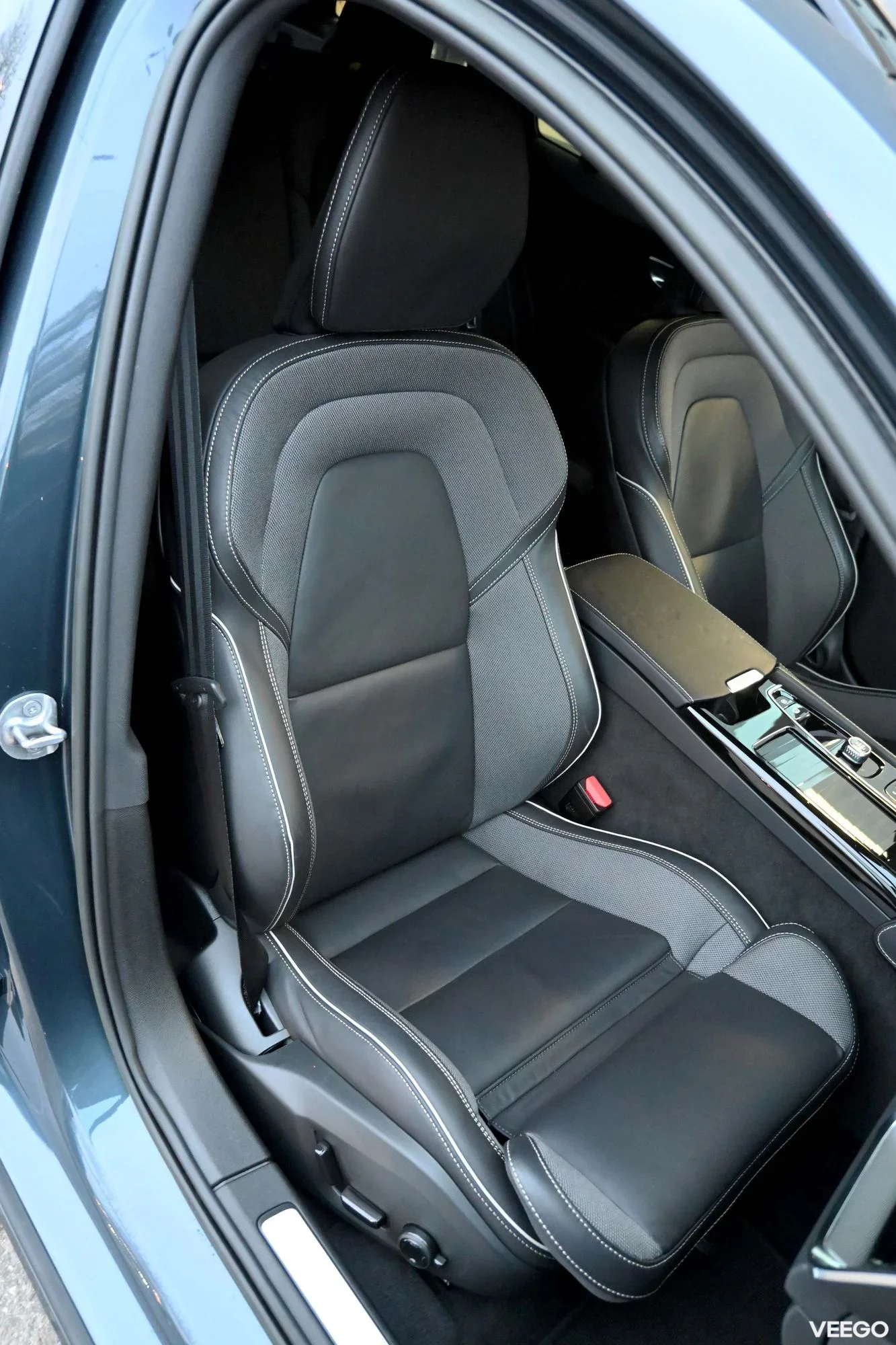 Volvo V60 AWD T6 PLUS DARK INTELLI SAFE 2 293kW