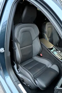 Volvo V60 AWD T6 PLUS DARK INTELLI SAFE 2 293kW thumbnail