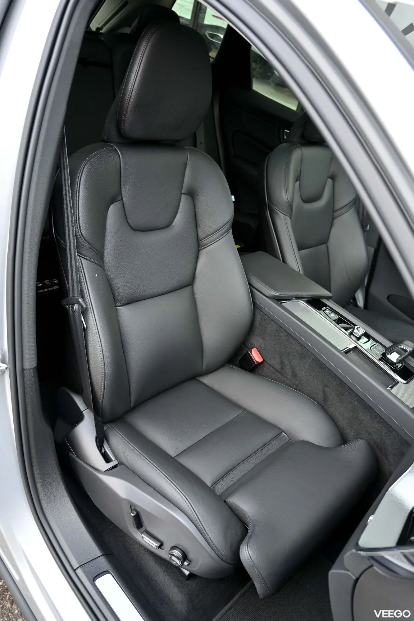 Volvo XC60 AWD T8 H&K ULTIMATE DARK XENIUM INTELLI SAFE PRO 2 335kW