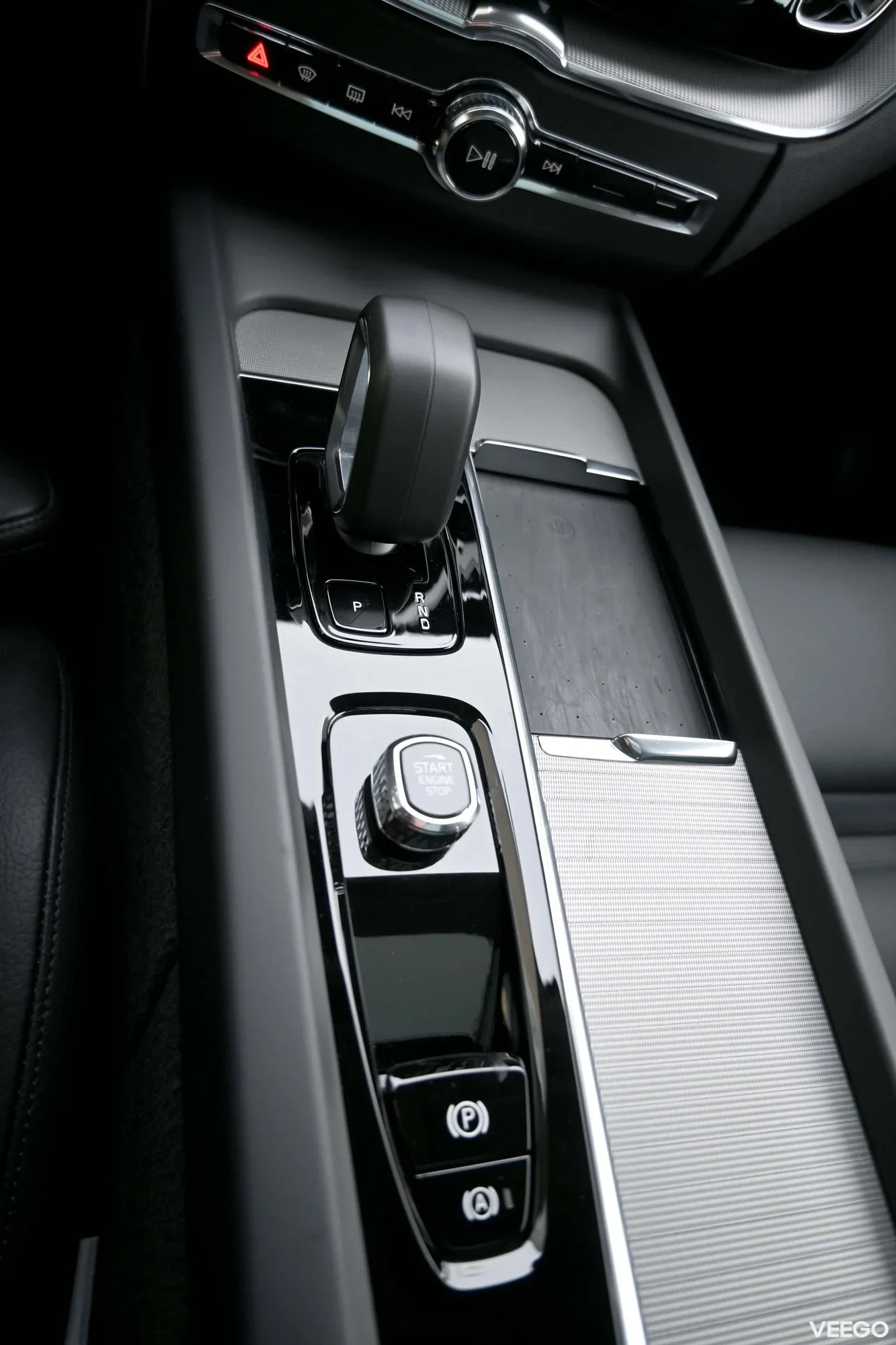 Volvo XC60 AWD T8 H&K ULTIMATE DARK XENIUM INTELLI SAFE PRO 2 335kW