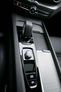 Volvo XC60 AWD T8 H&K ULTIMATE DARK XENIUM INTELLI SAFE PRO 2 335kW thumbnail