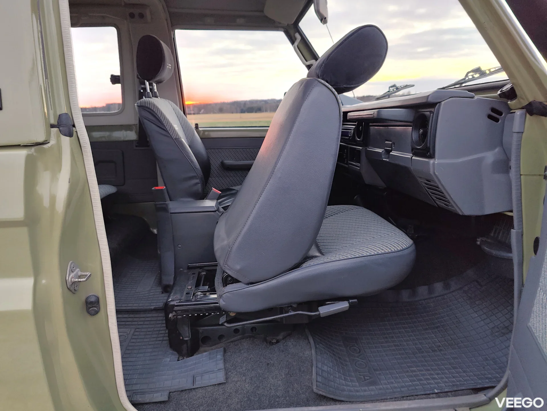 Toyota Land Cruiser 73 2.4 64kW