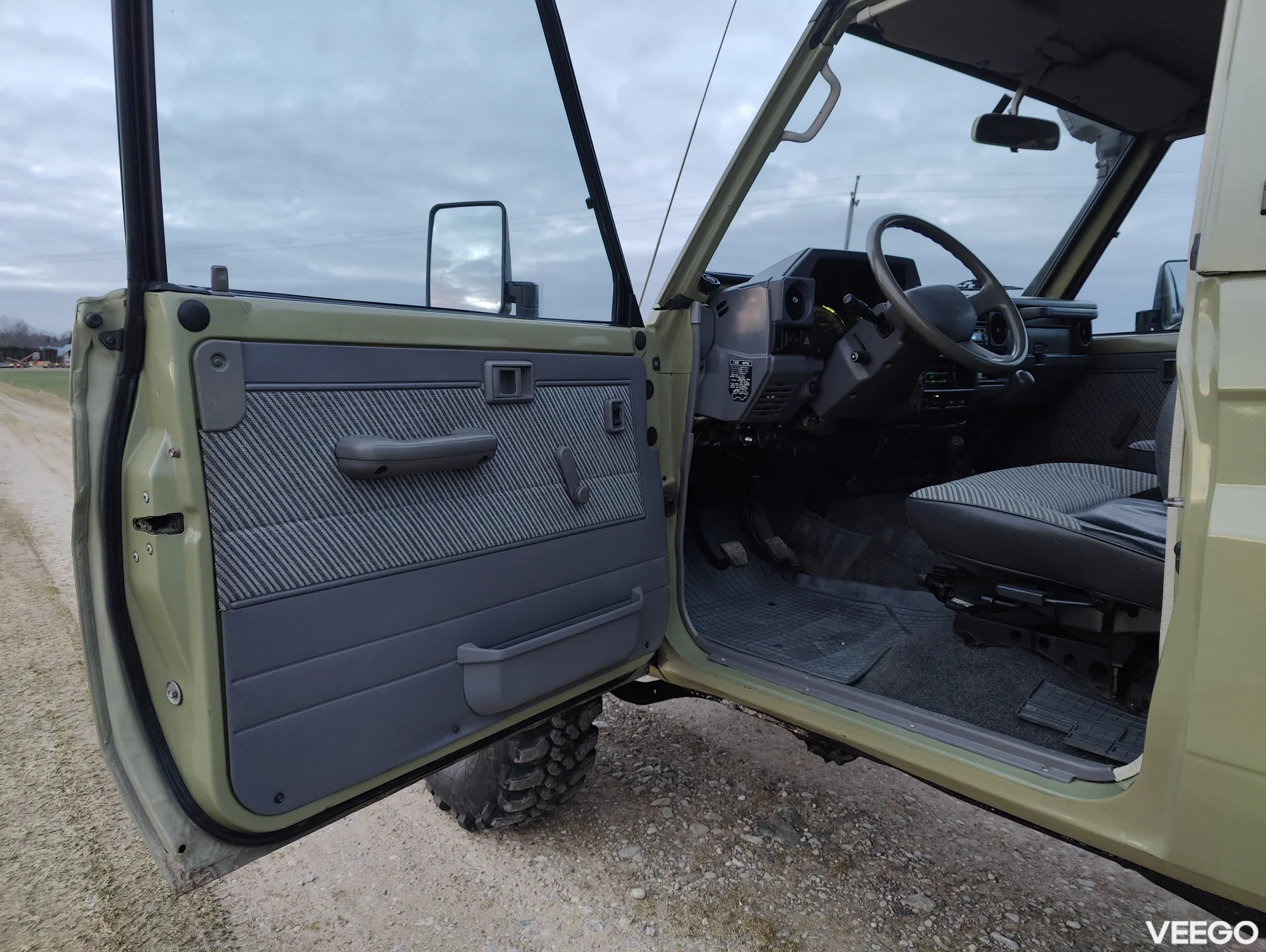 Toyota Land Cruiser 73 2.4 64kW