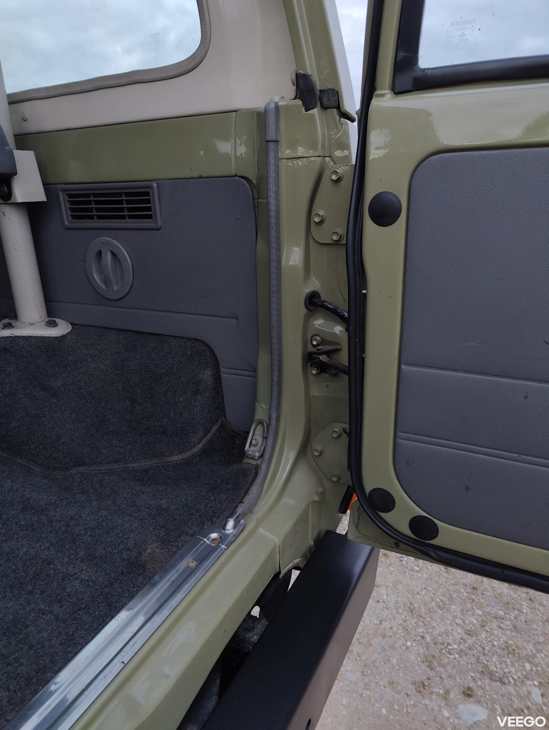 Toyota Land Cruiser 73 2.4 64kW