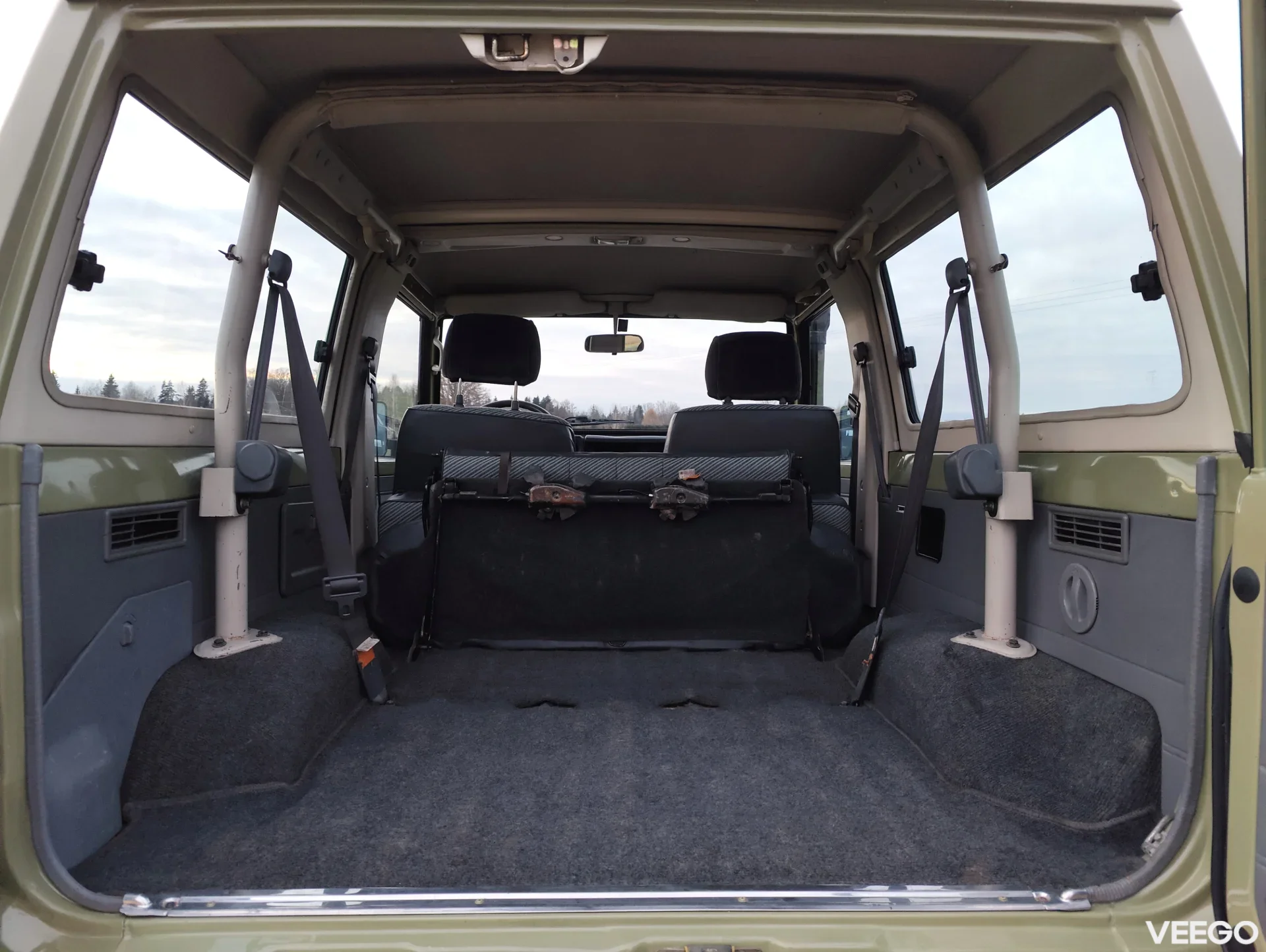 Toyota Land Cruiser 73 2.4 64kW