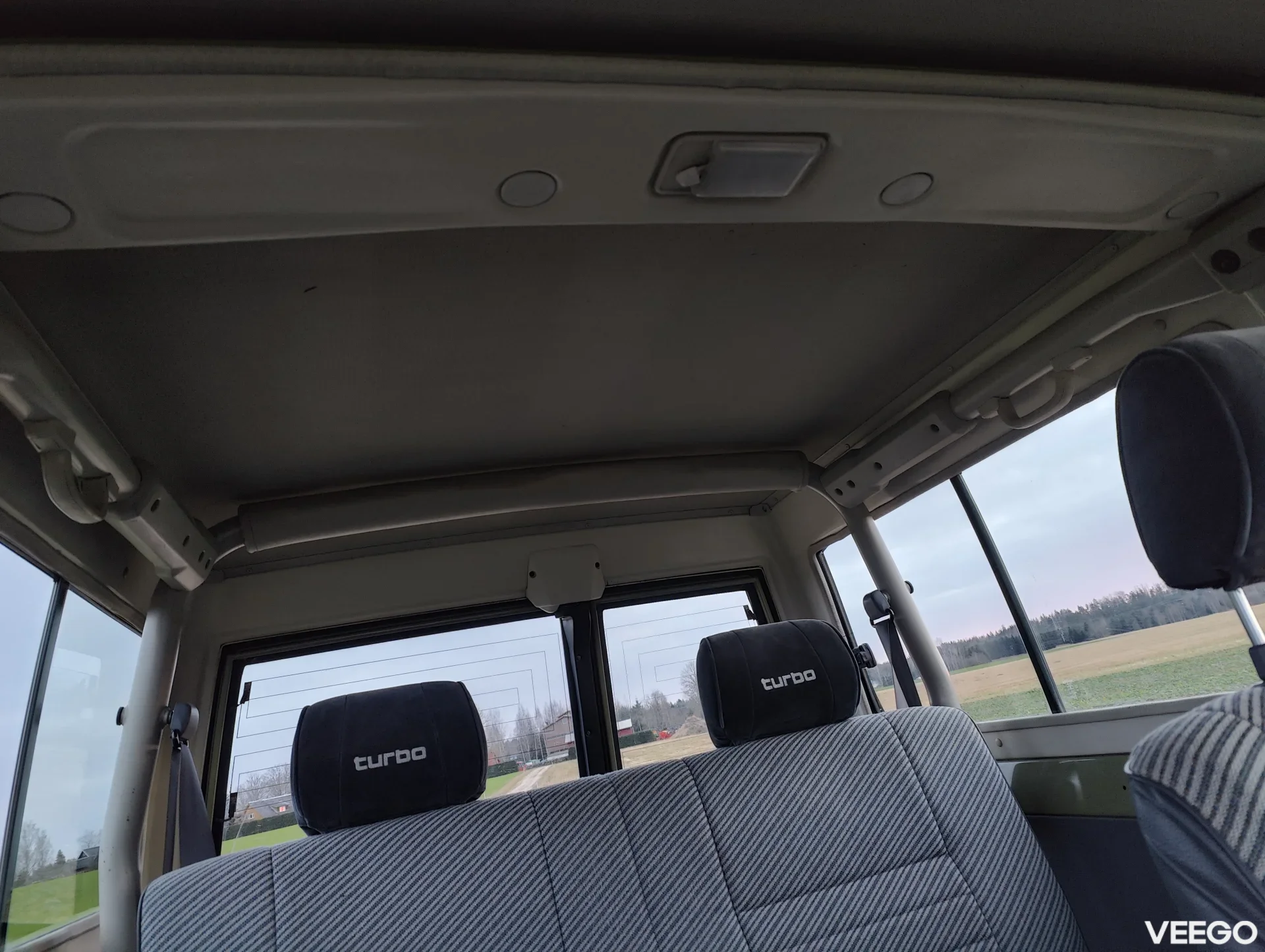 Toyota Land Cruiser 73 2.4 64kW