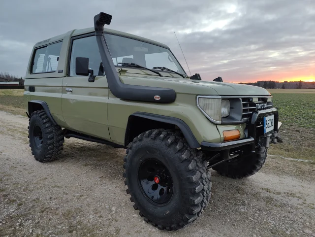 Image of Toyota Land Cruiser 73 2.4 64kW