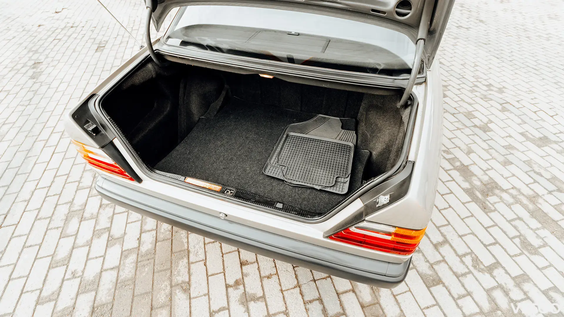 Mercedes-Benz 200 E E200 2.0 87kW