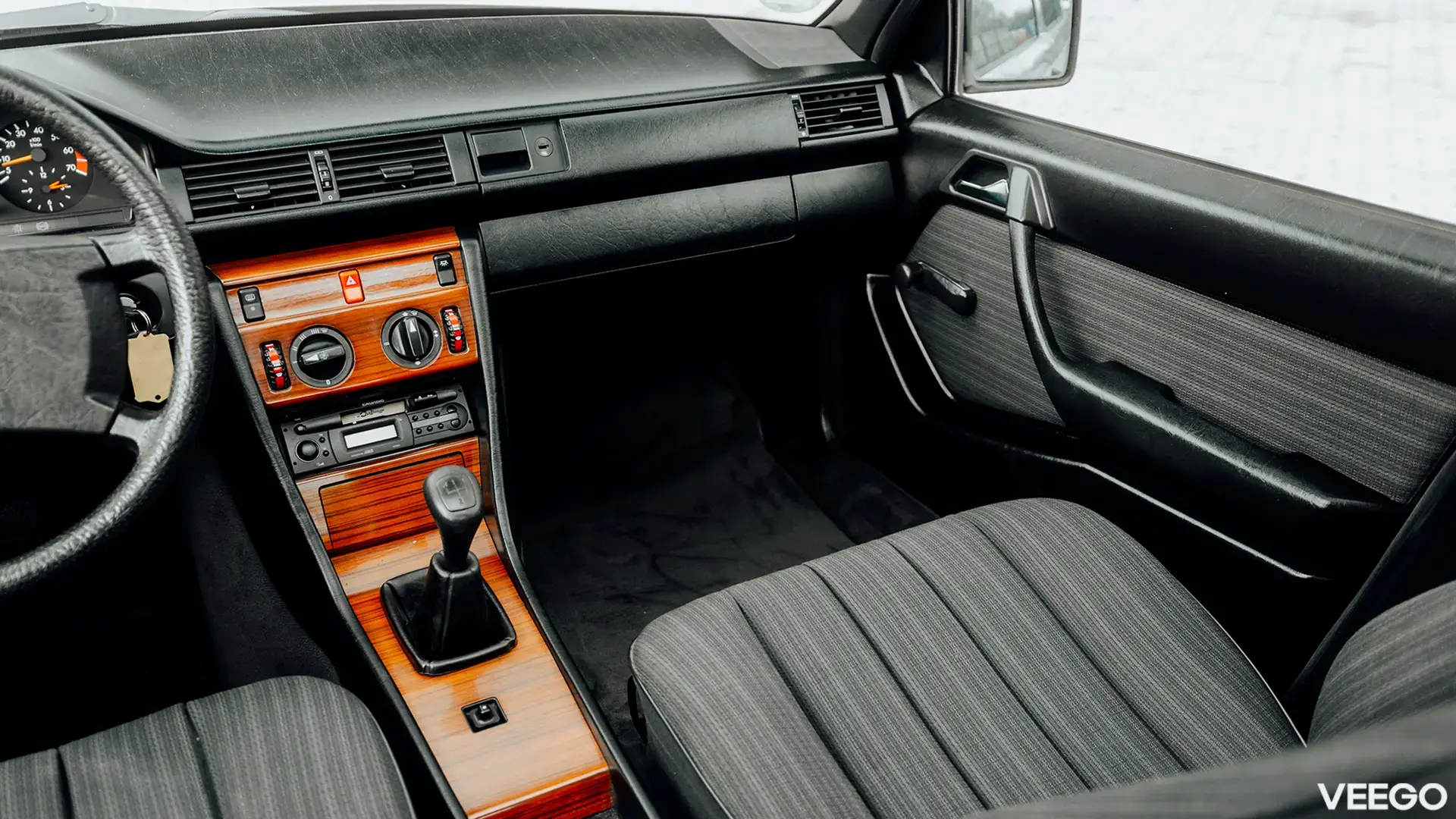 Mercedes-Benz 200 E E200 2.0 87kW