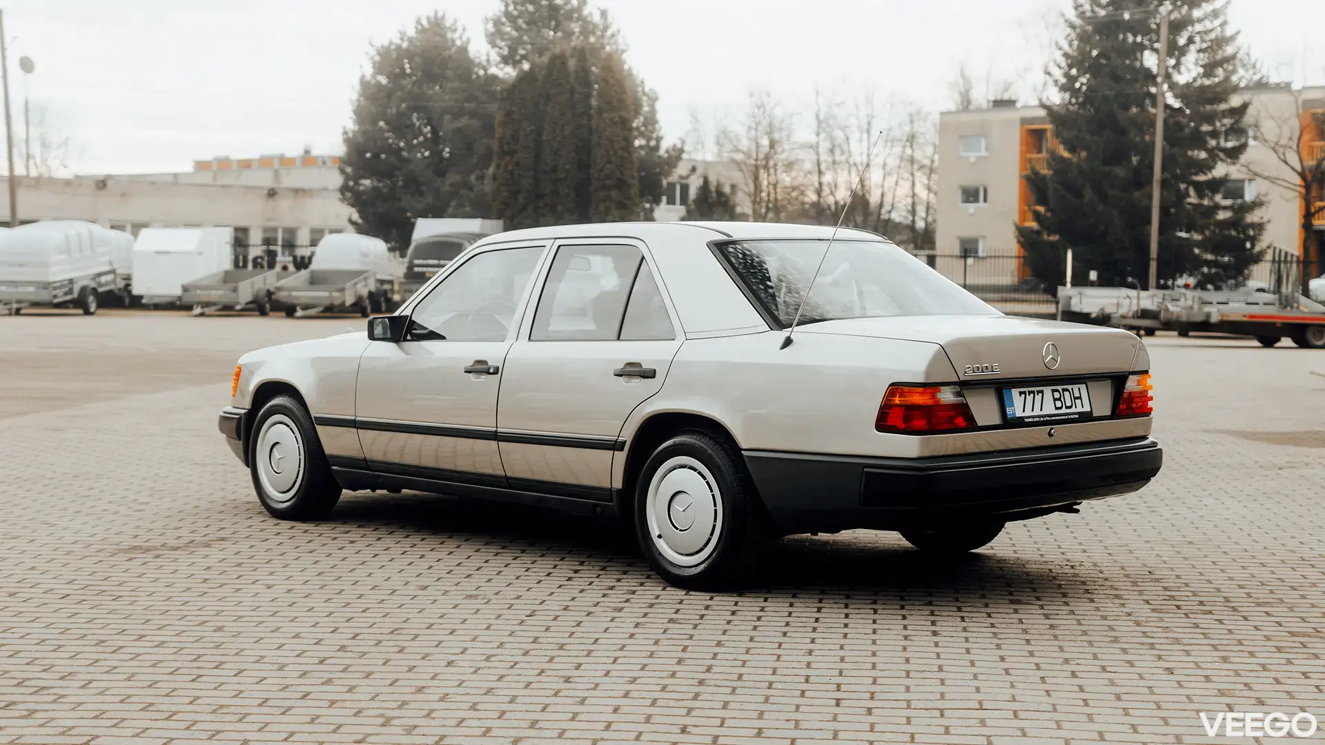 Mercedes-Benz 200 E E200 2.0 87kW