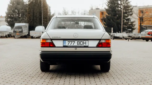 Image of Mercedes-Benz 200 E E200 2.0 87kW