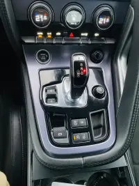 Jaguar F-Type P300 2.0 221kW thumbnail