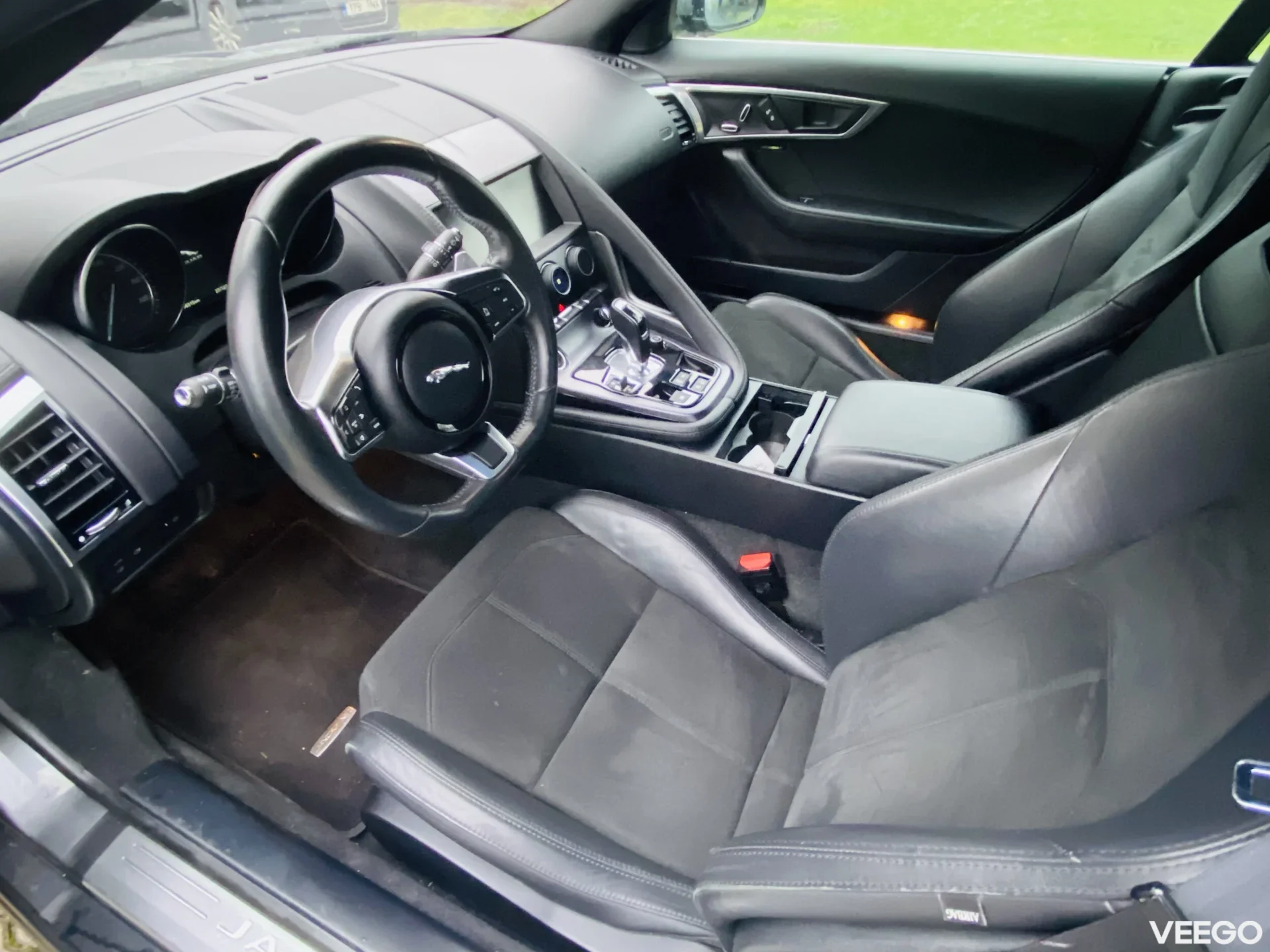 Jaguar F-Type P300 2.0 221kW